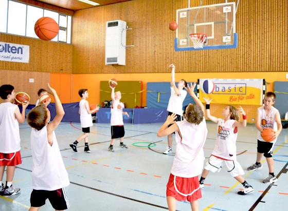 Auch das Zusammenspiel im Team wurde von den jungen Basketballern ausgiebig geübt.	Foto: privat