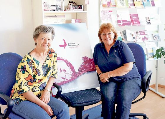 Ein Stuhl wäre noch frei! Über Unterstützung freuen sich die beiden Vereinsvorsitzenden Heidi Feyel und Renate Haidinger. 	Foto: hw	