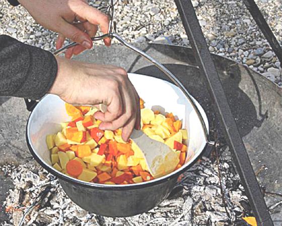 Höhepunkt im Herbst ist das Erntedankfest. Dann wird im HeideHaus eine Suppe aus regionalen Erzeugnissen gekocht. 	F.: VA