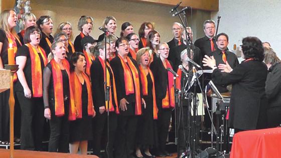 Ein Münchner Chor beteiligt sich an der deutschlandweiten Aktion: »Helena Gospel Spirit« singt am 21. September im Hauptbahnhof. Foto: Chor