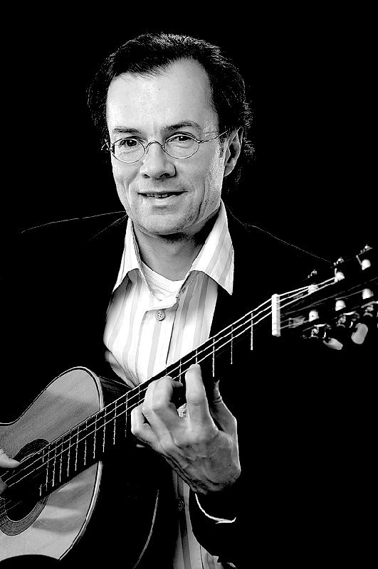 Alfred Schillmeier ist eine zentrale Figur der süddeutschen Gitarrenszene. 	Foto: VA