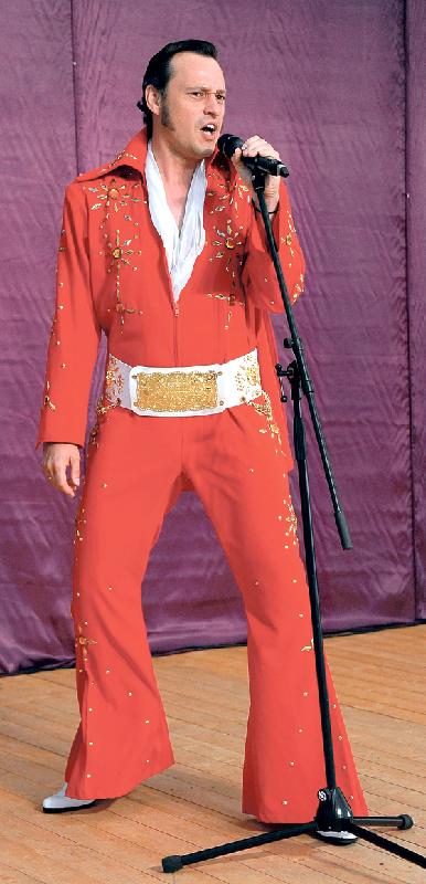 Ingo Radtke präsentiert die Elvis Las Vegas Memories-Show im Kulturzentrum.	Foto: VA