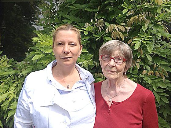 Margarete und Sabine Längsfeld stellen ihre Arbeit als Übersetzerinnen vor.	Foto: VA