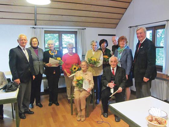 Ehrungen mit den Bürgermeisterinnen und dem Vorsitzenden Georg Kalmer. Foto: VA