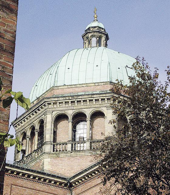 Die große Vierungskuppel von Sankt Ursula muss nun saniert werden.	Foto: Archiv