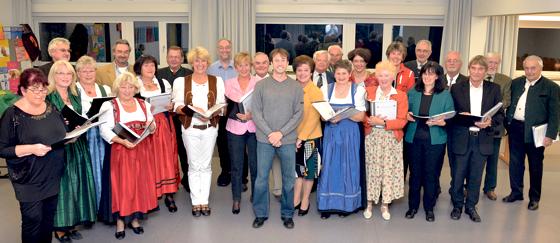 Der Gesangverein Germania nutzt jede Gelegenheit für ein schönes Lied. Beim Weinfest boten die Sänger ein schwungvolles Programm.	Foto: VA
