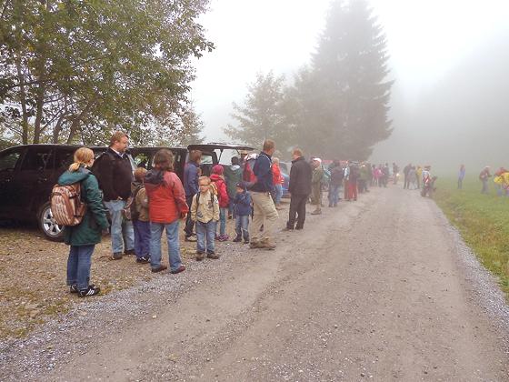 Auf Einladung des Kreisjugendamtes waren die Pflegefamilien aus dem Landkreis in den Alpen unterwegs. 	Foto: LA