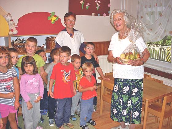 Bei ihrem Besuch im September wurde Christa Gebel im Kindergarten von  Majoshàza herzlich mit einem Lied begrüßt.	Foto: Ungarnhilfe Haar