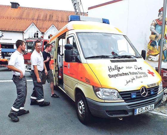 Die Helfer vor Ort in Taufkirchen (Vils) müssten möglicherweise umziehen, wenn die neue Rettungswache beim Feuerwehrhaus untergebracht werden soll. 	Foto: kw