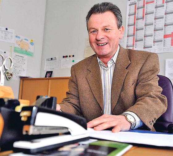Der Rektor der Carl-Steinmeier-Mittelschule, Karl Spreng, will für seine Schüler möglichst wenig Störungen durch die notwendigen Arbeiten. 	Foto: Schunk