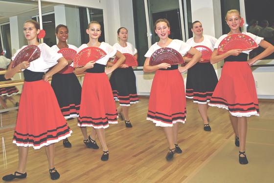 »La boda de Luis Alonso«, präsentiert von den Schülerinnen der Ballettschule Ottobrunn.	Foto: Kohnke