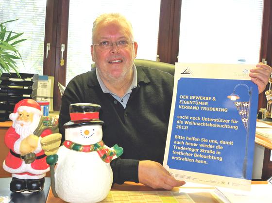 »Es wird wieder bei uns leuchten«, freut sich Peter Schubert, Vorsitzender des GEVT, und bittet noch um weitere Spenden für die Weihnachtslichter.	Foto: bus