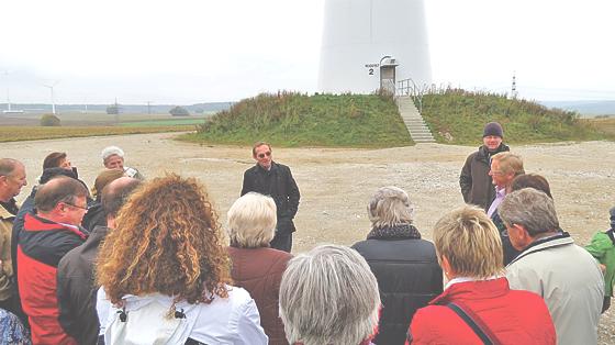 Die Freien Wähler aus Lengdorf informierten sich in Berching über Windkraft.	Foto: Partei