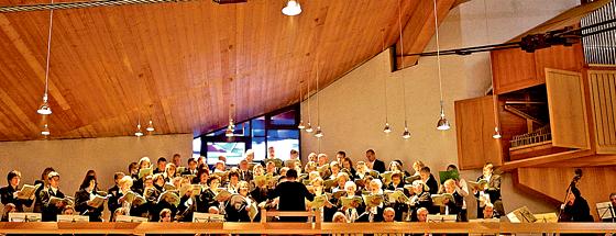 Der Chor von St. Albertus Magnus singt am Sonntag unter Leitung von Barbara Klose. 	Foto: VA
