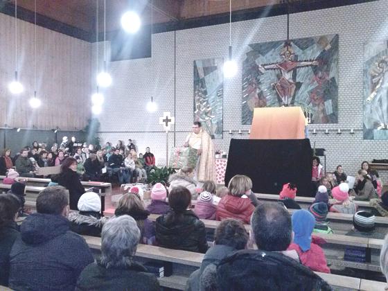Diakon Matthias Scheidl hielt am Martinstag den Gottesdienst für die Kinder in St. Maria.	Foto: privat
