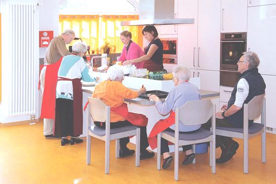 In der Tagespflege werden Senioren betreut, um ihre Angehörigen für einen Tag zu entlasten.	Foto: VA