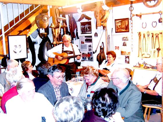 Die Volksmusikgruppe Lohhof im Heimatmuseum Unterschleißheim.	Foto: VA