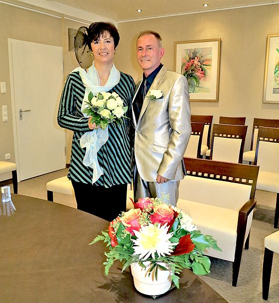 Das Ehepaar Kohn durfte mit seinem Ja-Wort das aufgemöbelte Trauungszimmer einweihen.	Foto: VA