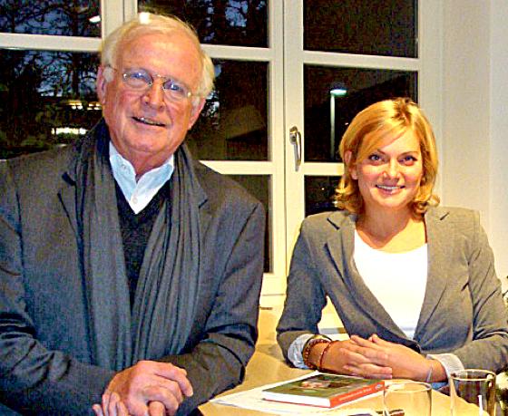 In der Mohr-Villa lesen Ursula Trischler und Gerhard Schmitt-Thiel. Danach wird gesungen.	Foto: VA