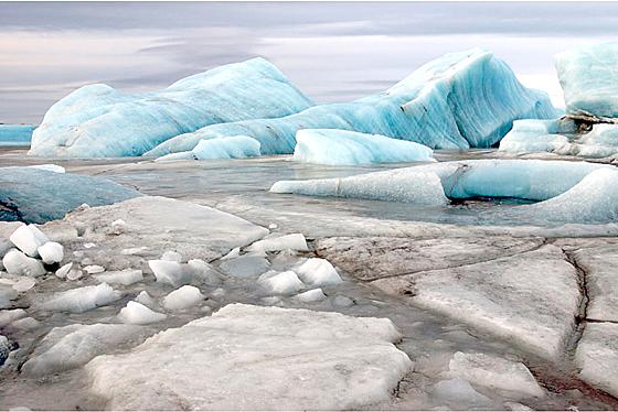 Die Eisbedeckung der Erde geht immer weiter zurück  ein deutlicher Hinweis auf den Klimawandel.	   Foto:  James Balog
