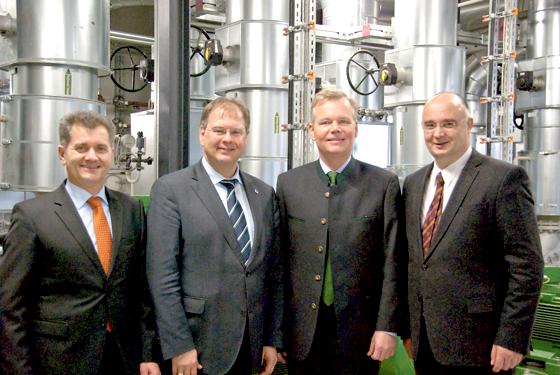 In Zukunft arbeiten sie noch enger zusammen: Wolfgang Geisinger (GUH), Bürgermeister Wolfgang Panzer, Bürgermeister Jan Neusiedel und Andreas Lederle (EWG).	Foto: VA