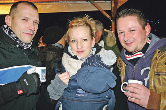 Wie feiern die Schwabinger Daniel, Kathleen mit Sohn Luca und Freund Daniel  Weihnachten? 	Foto: scy