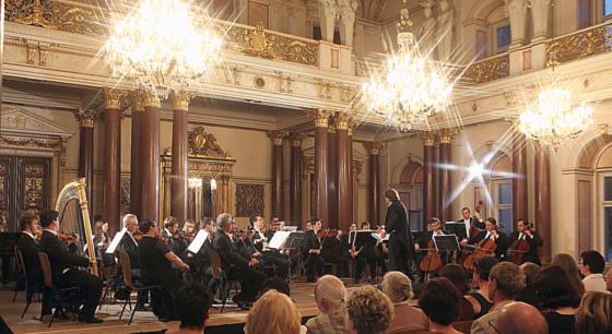 Die Russische Kammerphilharmonie St. Petersburg bei einer Aufführung.  	Foto: Alex Neroslawsky
