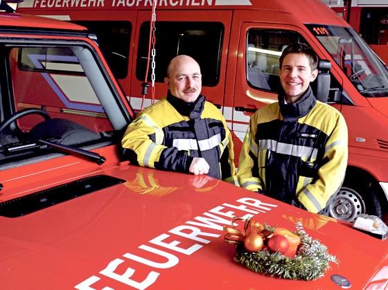Der Pieper ist auch an Heiligabend an: Kommandant Michael Huber (l.) und Brandmeister Thilo Hoffmann.	Foto: Kohnke