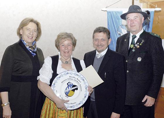 Johanna Rumschöttel, Dorothea Reichert, Klaus Korneder und Hans Stockbauer, 2. Schützenmeister Edelweißschützen (von links nach rechts).	Fotos: privat