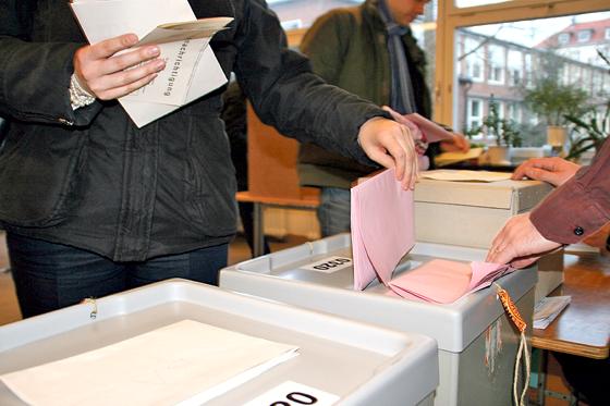 Dieses Jahr dürfen die Bürger zwei Mal zur Wahl gehen, dafür suchen die Kommunen jetzt Wahlhelfer. 	Foto: Archiv
