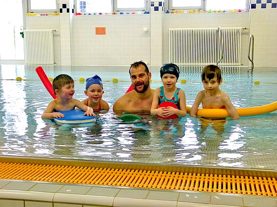 Das Ziel innerhalb der Kurse ist, bei den Kindern die Freude und Begeisterung für das Bewegen und Schwimmen im Wasser zu entdecken. 	Foto: Verein