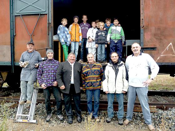 Der Waggon soll fertig renoviert werden: Die Aufgaben der Eisenbahnfreunde werden auch 2014 umfassend bleiben.	Foto: Verein