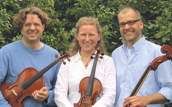 Claudia Bahr, Matthias Lichtenfeld (links) und Wolfgang Fink spielen im Ara-Center.	Foto: Verein