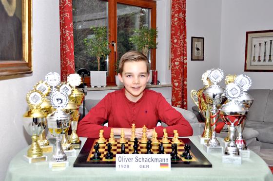 Rund 40 Pokale hat Schach-Talent Oliver Schackmann schon eingeheimst, jüngst besiegte er sogar den lettischen Großmeister Ilmars Starostits.	Foto: Sybille Föll