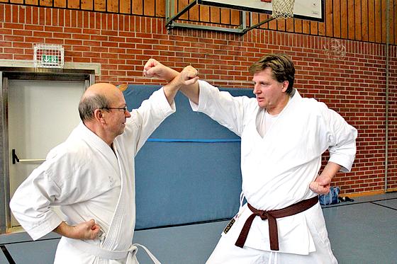 Zwei Aktive des Karate-Teams Grasbrunn: Hans-Jürgen Lux (links) und Martin Wimmers.	Foto: privat