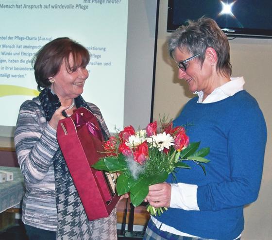 Hiltrud Broschei bedankte sich bei Dr. Ines Nöbel für deren Vortrag.	Foto: Verein