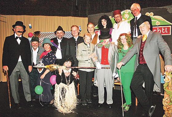 Mit viel Spielfreude hat die Theatergruppe der »Freunde Grünwalds« ihre Stücke für den Rosenmontag einstudiert. Foto: VA