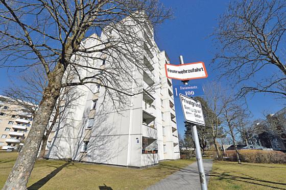 In diesem Haus in Unterhaching hat eine 40-Jährige ihre Mutter erdrosselt. 	Foto: Schunk