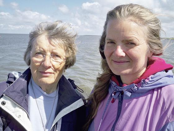 Ilse Kaper (links) ist eine der Protagonistinnen des Films, den ihre Tochter und Regisseurin Karin Kaper rund um das Thema »Flucht und Vertreibung« geschaffen hat.	Foto: VA