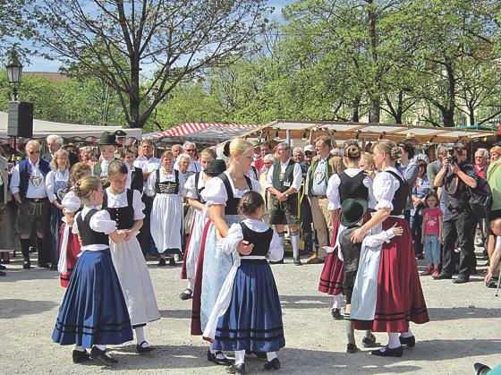 Der Trachtenverein »DLoisachthaler Stamm München-Moosach« veranstaltet einen Volkstanzkurs für Kinder. 	Foto: Verein