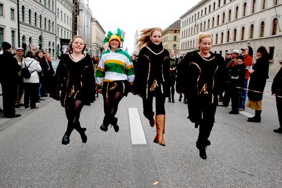 Die irische Kultur und das irische Lebensgefühl zeigt die bunte Parade am Sonntag. 	Foto: VA