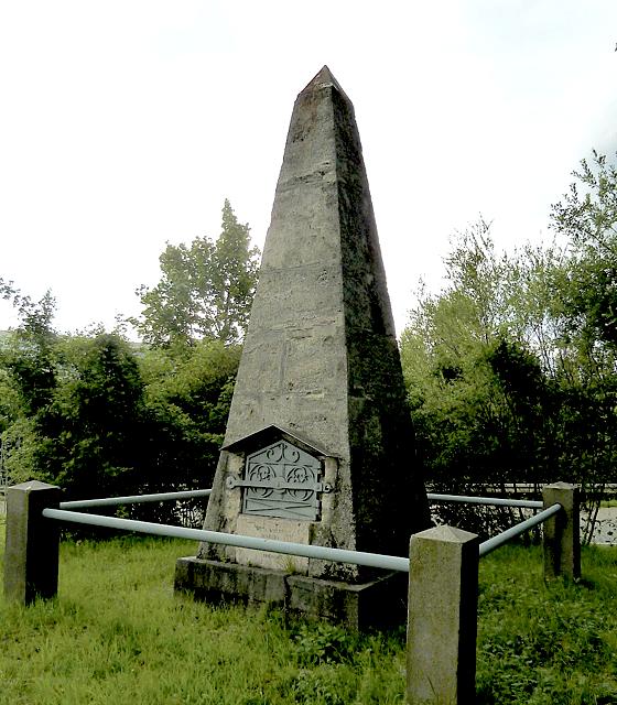 Die Basispyramide diente zu Napoleons Zeiten  zur Landvermessung.	Foto:  NordOstKultur-Verein