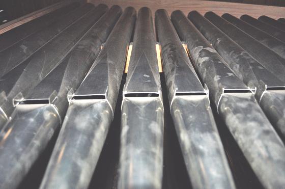 Die Orgel in der evangelischen Petrikirche in Baldham wird am Sonntag von Matthias Gerstner gespielt. 	Foto: VA
