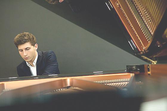 Der 17-jährige Pianist Yojo Christen wird Werke von Mozart, Beethoven und Liszt spielen.	Foto: VA