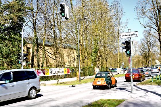 Bei schönem Wetter stehen die Autos den Giesinger Berg runter bis zum Tierpark Schlange, um noch einen Parkplatz zu ergattern.	Foto: hw