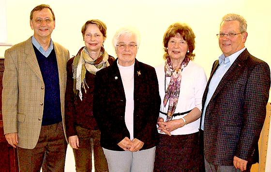 Der neu gewählte Vorstand (v. l.) Erwin Mühlbauer, Andrea Keller, Dr. Barbara Senger, Eva-Maria Stiebler und Norbert Büker. 	Foto: Privat