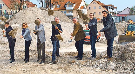 Spatenstich zum Neubau der Grundschule am Fürholzer Weg in Neufahrn. 	Foto: Gemeinde Neufahrn