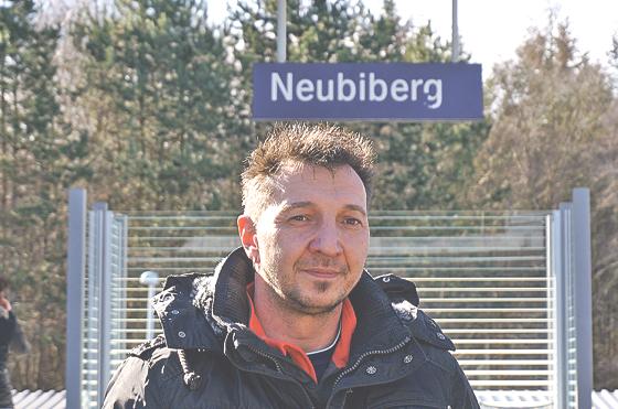 Christian Hennhöfer möchte den maroden S-Bahn Kiosk pachten, aber ohne selbst in finanzielle Nöte zu gelangen. 	Foto: Boschert