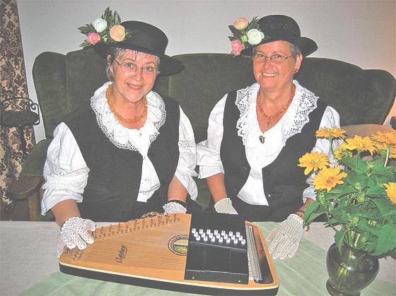 Die Feldmochinger Sängerinnen haben sich angekündigt für den heimatlichen Hoagartn.	Foto: VA