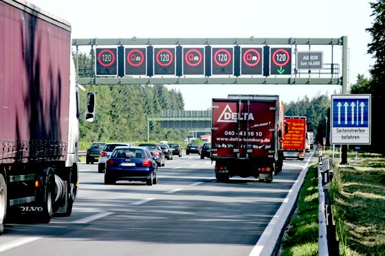 An rund zehn Prozent der Autobahnen sind Schilderbrücken installiert. 	Foto: ADAC